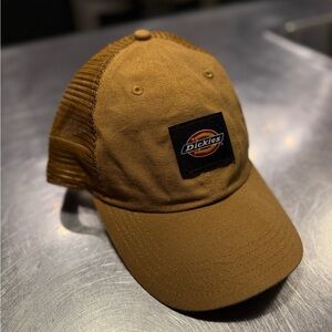 Dickies mesh trucker hat